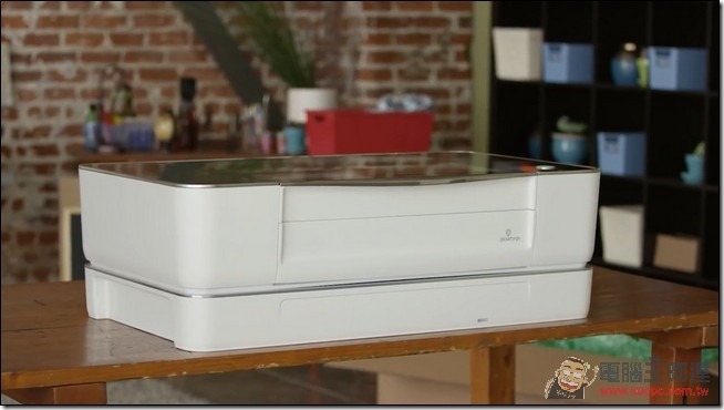 Introducing Glowforge - The 3D Laser Printer.mp4_snapshot_00.02_[2015.10.04_15.23.16]