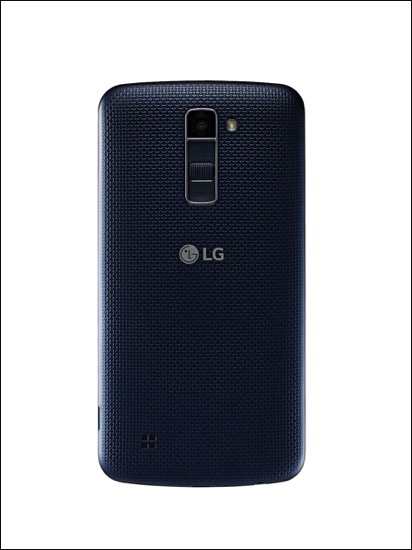 LG K10搭載1 300萬畫素主鏡頭 透過輕點即拍與快速對焦功能 即使正在溜滑板或騎腳踏車移動中 也能輕易捕捉精采瞬間