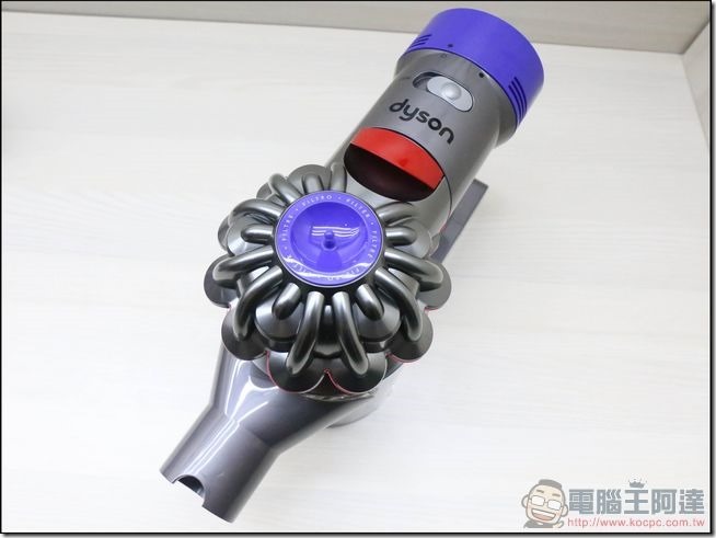 Dyson-V8-Fluffy-06