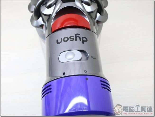 Dyson-V8-Fluffy-08