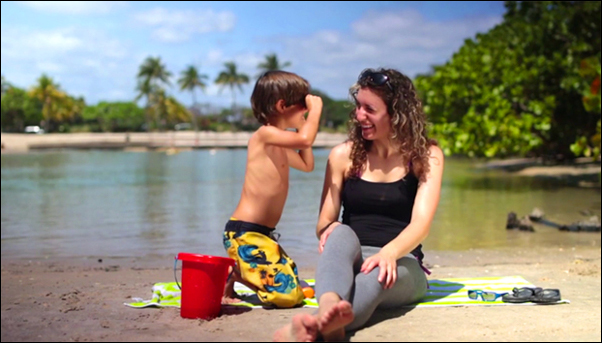 Boy Looking at Woman Through Sunscreenr koh7zx