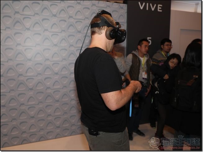 HTC-VIVE-CES2017-12