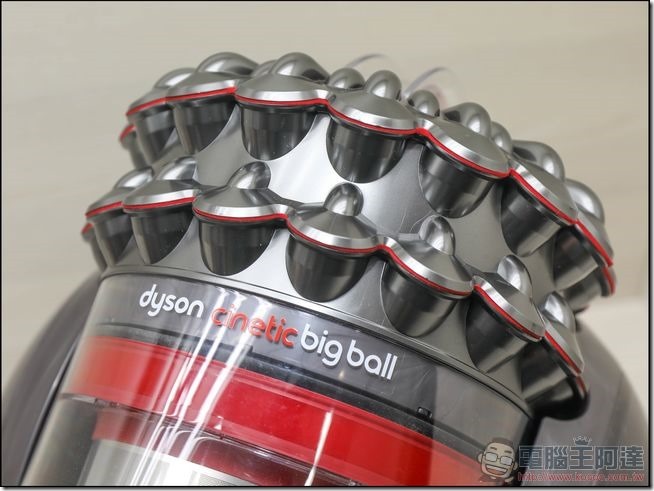 Dyson-Cinetic-Big-Ball-05