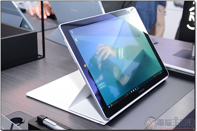 [ MWC 2017 ] Samsung 展前發表 Galaxy Tab S3、Galaxy Book 與新款 Gear VR，這回有筆有手把！ - 電腦王阿達