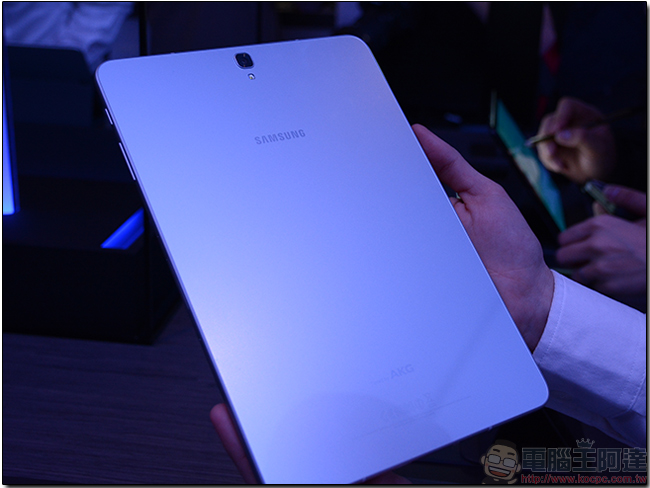 [ MWC 2017 ] Samsung 展前發表 Galaxy Tab S3、Galaxy Book 與新款 Gear VR，這回有筆有手把！ - 電腦王阿達