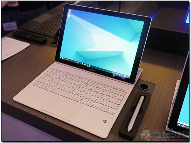 [ MWC 2017 ] Samsung 展前發表 Galaxy Tab S3、Galaxy Book 與新款 Gear VR，這回有筆有手把！ - 電腦王阿達