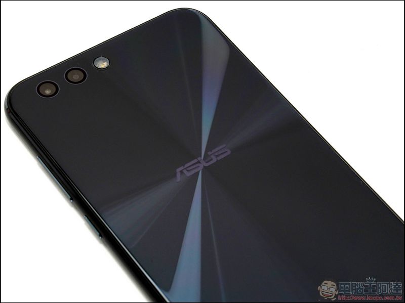 ASUS ZenFone 4 開箱 、評測、評價 雙鏡頭四軸光學防手震、120 度超廣角中階最強拍照旗艦 - 電腦王阿達