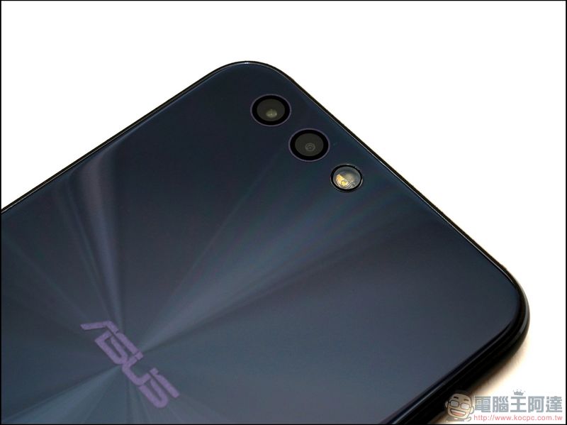 ASUS ZenFone 4 開箱 、評測、評價 雙鏡頭四軸光學防手震、120 度超廣角中階最強拍照旗艦 - 電腦王阿達