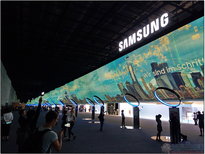 [ IFA2017 ] Samsung 超大展區內含全新 QLED 電競螢幕、Q Drive 洗衣機與 The Frame 系列電視，帶來科技生活新願景 - 電腦王阿達