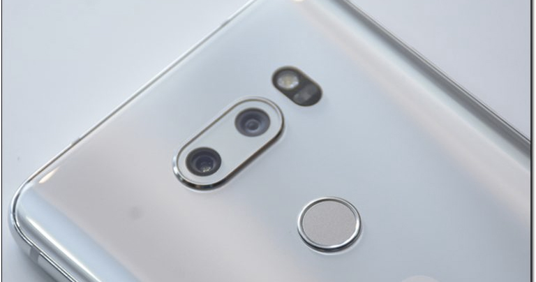  LG V30 