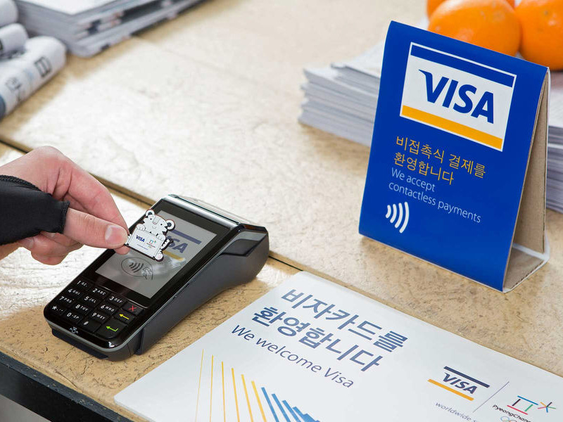 VISA NFC支付手套 將在 2018 平昌冬奧推出，另外還有支付徽章與貼紙 - 電腦王阿達