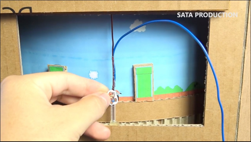 達人用瓦楞紙製作 紙箱超級瑪利歐 ，不但會動還可以玩 - 電腦王阿達