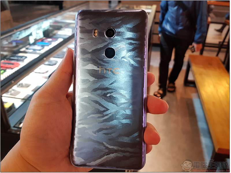 膜斯密碼 HTC U11+ imos近滿版 AG2BC 康寧玻璃保護貼 與機身包膜完整記錄 - 電腦王阿達