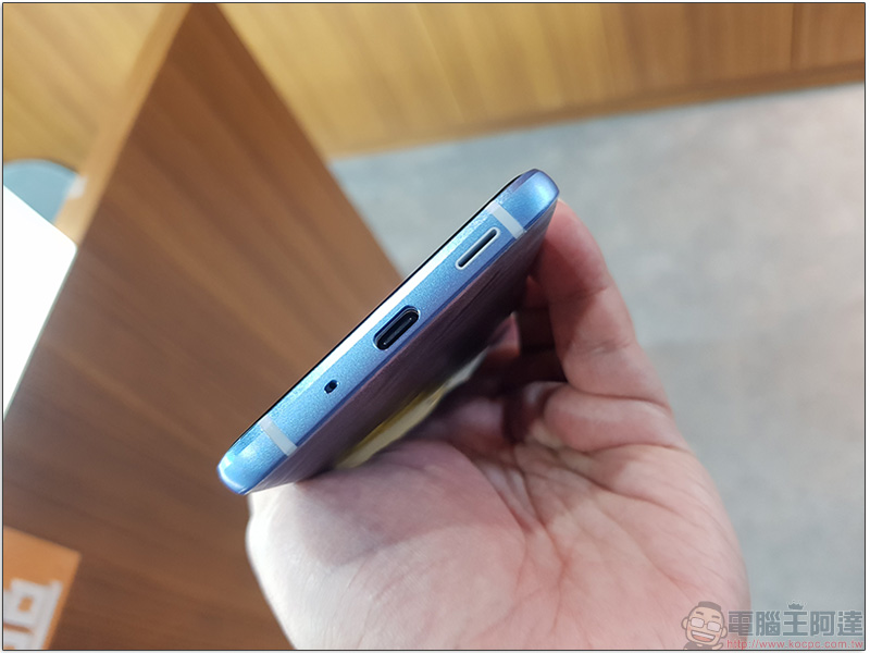 膜斯密碼 HTC U11+ imos近滿版 AG2BC 康寧玻璃保護貼 與機身包膜完整記錄 - 電腦王阿達