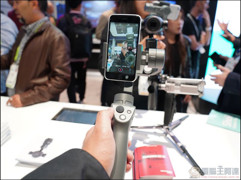 [ CES2018 ] DJI OSMO MOBILE 2 、首款單眼專用 Ronin S 手持穩定器登場 - 電腦王阿達