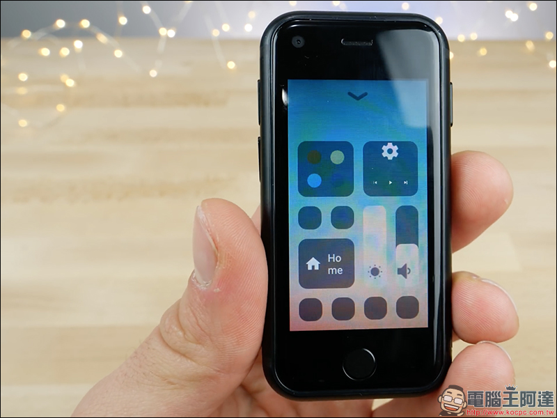 史上最小 iPhone ？只有 iPhone 8 Plus 的四分之一大小 - 電腦王阿達