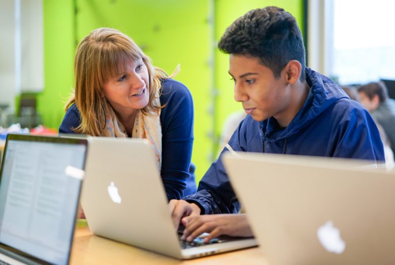 Chicago teachers use Everyone Can Code 20171212 800x537