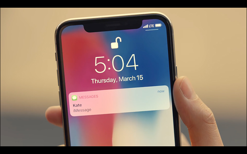 還記得上週 iPhone X 廣告意外曝光的 BUG 嗎？ Apple 悄悄編輯影片修復了它 - 電腦王阿達