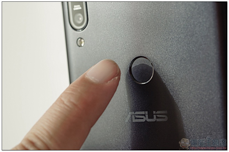 ASUS ZenFone Max Pro 開箱 、評測、評價 性能電力怪獸當之無愧 - 電腦王阿達