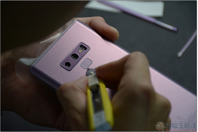 Samsung Galaxy Note 9 膜斯密碼 3D滿版強化玻璃保護貼+全機包膜 施工三部曲，讓你安心用新機 - 電腦王阿達