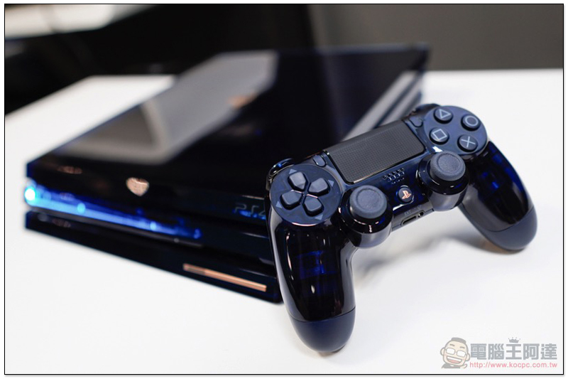 羨慕嫉妒恨， PlayStation 4 Pro 五億台紀念機 直接開箱給你看 - 電腦王阿達