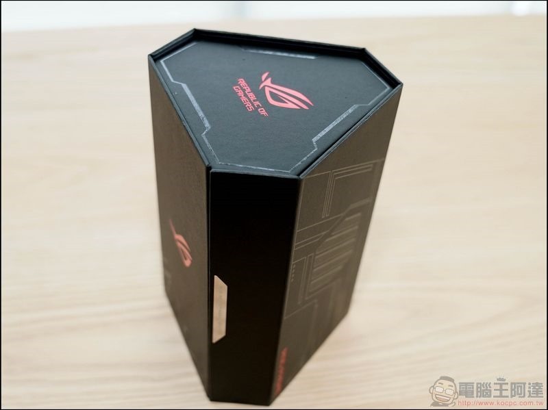 ROG Phone 大全套開箱 - 06