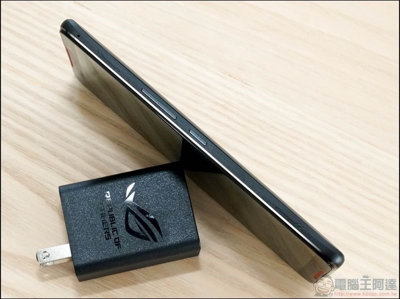 ROG Phone 大全套開箱 - 13