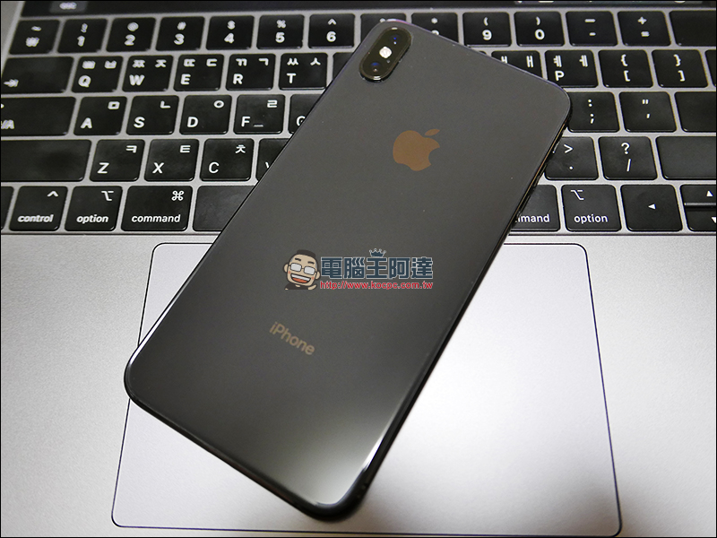 Apple iPhone XS / XS Max 驚傳充電 Bug ：插上充電線無法自動開始充電（實測結果：確實會發生） - 電腦王阿達