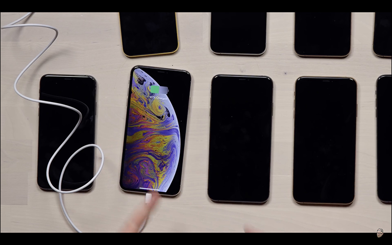 Apple iPhone XS / XS Max 驚傳充電 Bug ：插上充電線無法自動開始充電（實測結果：確實會發生） - 電腦王阿達