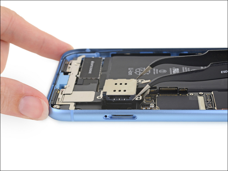 Apple iPhone XR 被 iFixit 拆解 ，維修難度： 6分 - 電腦王阿達