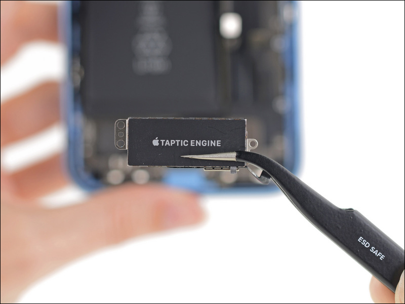 Apple iPhone XR 被 iFixit 拆解 ，維修難度： 6分 - 電腦王阿達