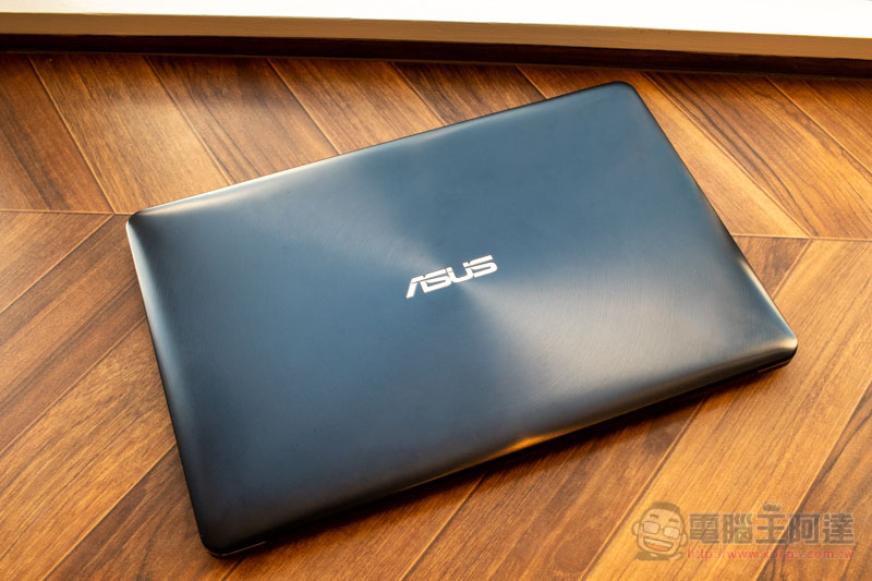 ASUS ZenBook Pro 15 UX580GE 開箱、評測 觸動美．力，創新 ScreenPad 智慧觸控板，帶來更棒工作與娛樂體驗 - 電腦王阿達