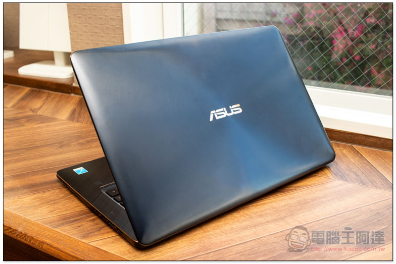 ASUS ZenBook Pro 15 UX580GE 開箱、評測 觸動美．力，創新 ScreenPad 智慧觸控板，帶來更棒工作與娛樂體驗 - 電腦王阿達