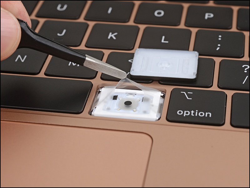 2018 MacBook Air 被 iFixit 拆解，電池更換難度大幅降低 - 電腦王阿達