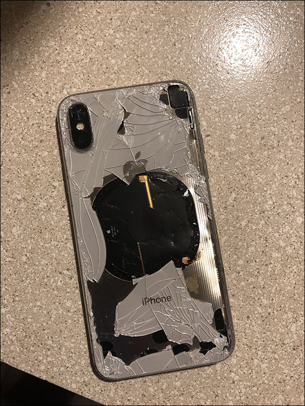 俄羅斯 惡作劇：帶了裝滿零錢的浴缸，只為了買 iPhone XS - 電腦王阿達