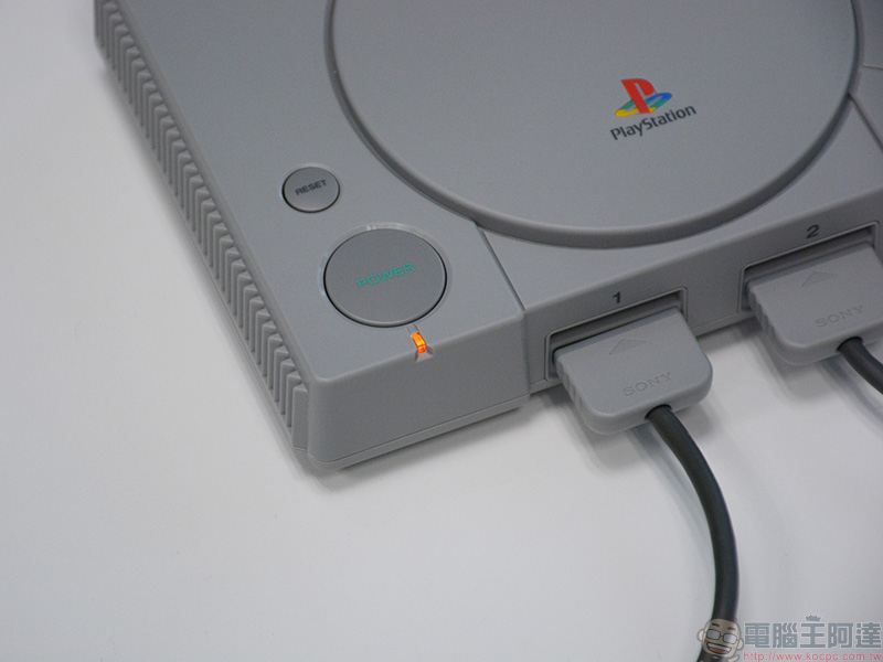 迷你復刻 PlayStation Classic 開箱啦！ 重溫情懷的小巧機身與復古遊戲 - 電腦王阿達