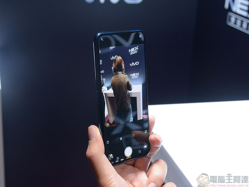 vivo NEX 雙螢幕版 隆重登台，旗艦級智慧三攝任你翻轉 - 電腦王阿達