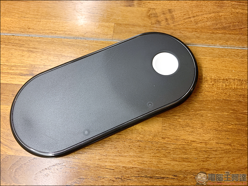 Vinpok Plux 三合一 Qi 無線充電盤 開箱動手玩，比起 AirPower 更強大、超值的無線充電器 - 電腦王阿達