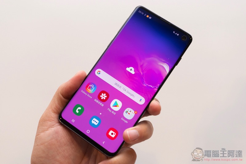 三星 Galaxy S10 系列發表動手玩，「可折疊」旗艦 Galaxy Fold 也如約正式降臨 - 電腦王阿達