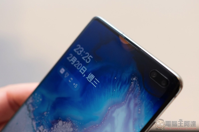 三星 Galaxy S10 系列發表動手玩，「可折疊」旗艦 Galaxy Fold 也如約正式降臨 - 電腦王阿達