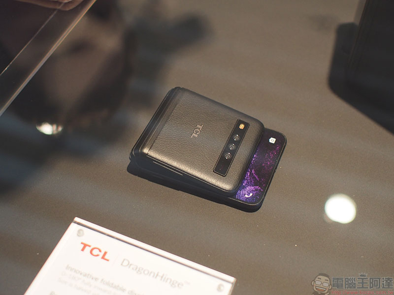 [ MWC2019 ] TCL 展出多種 DragonHinge 折疊手機解決方案，未來或可見更多平價可能 - 電腦王阿達