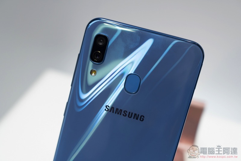 超狂翻轉鏡頭 Galaxy A80 領著新世代 A 系列新機在台登場（同場加映：2019 年款 Tab 平板與 Fit 手環） - 電腦王阿達