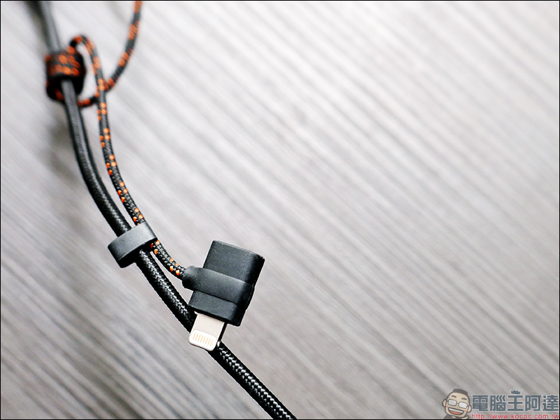 Moshi 三合一萬用充電線 開箱動手玩： Lightning＋USB-C＋MicroUSB 一條抵三條，三年保固超安心！ - 電腦王阿達