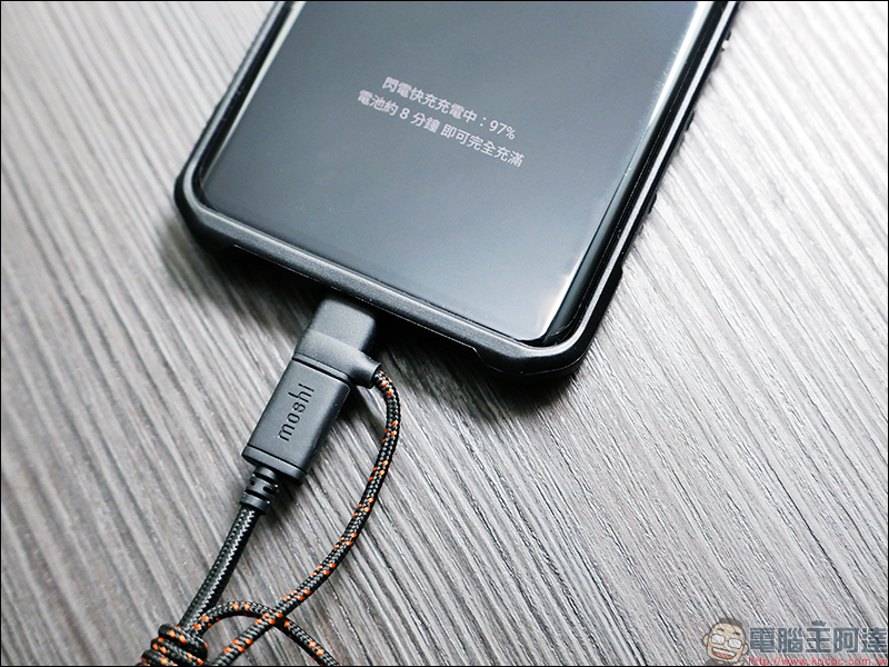 Moshi 三合一萬用充電線 開箱動手玩： Lightning＋USB-C＋MicroUSB 一條抵三條，三年保固超安心！ - 電腦王阿達