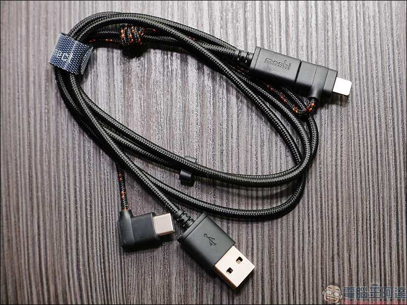 Moshi 三合一萬用充電線 開箱動手玩： Lightning＋USB-C＋MicroUSB 一條抵三條，三年保固超安心！ - 電腦王阿達