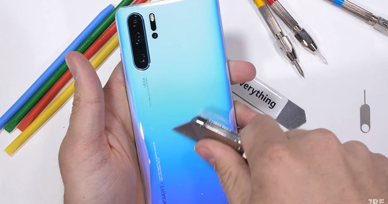 華為 P30 Pro 虐機測試 報告出爐，比前一代更耐操有擋頭 - 電腦王阿達