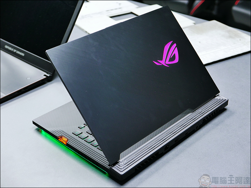 ASUS ROG Strix III 加入 Keystone 能量石正式亮相，西風之神 Zephyrus GX502 /GU502 同步登場 - 電腦王阿達