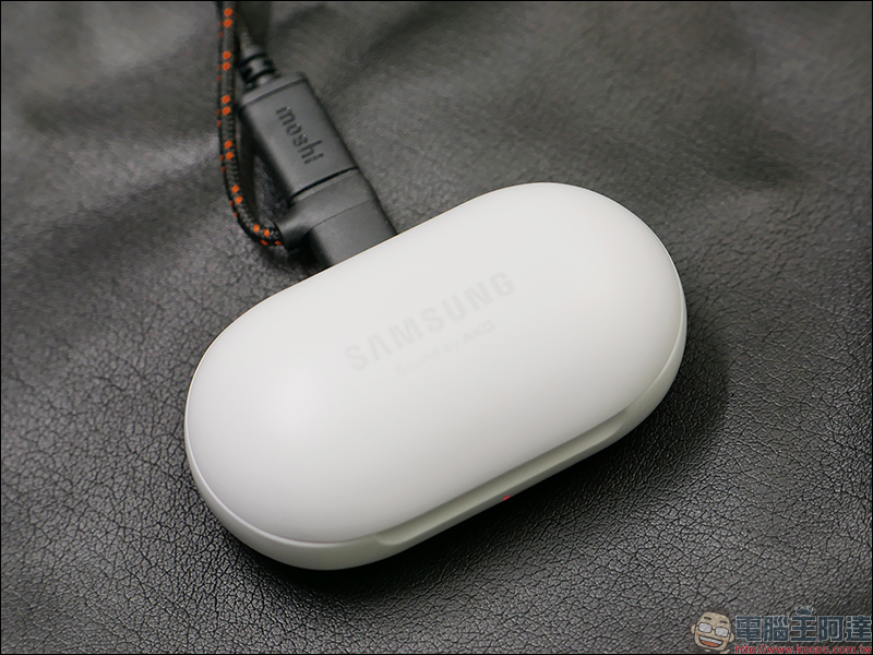 Moshi 三合一萬用充電線 開箱動手玩： Lightning＋USB-C＋MicroUSB 一條抵三條，三年保固超安心！ - 電腦王阿達