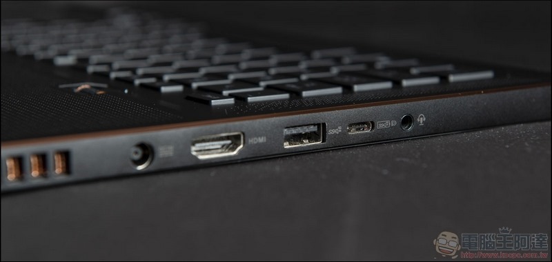 ROG Zephyrus GX701 開箱 評測 - 10