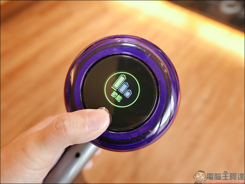 Dyson V11 Absolute 開箱 、評測、評價 最強無線吸塵器再進化，吸力更強、新增螢幕更實用 - 電腦王阿達